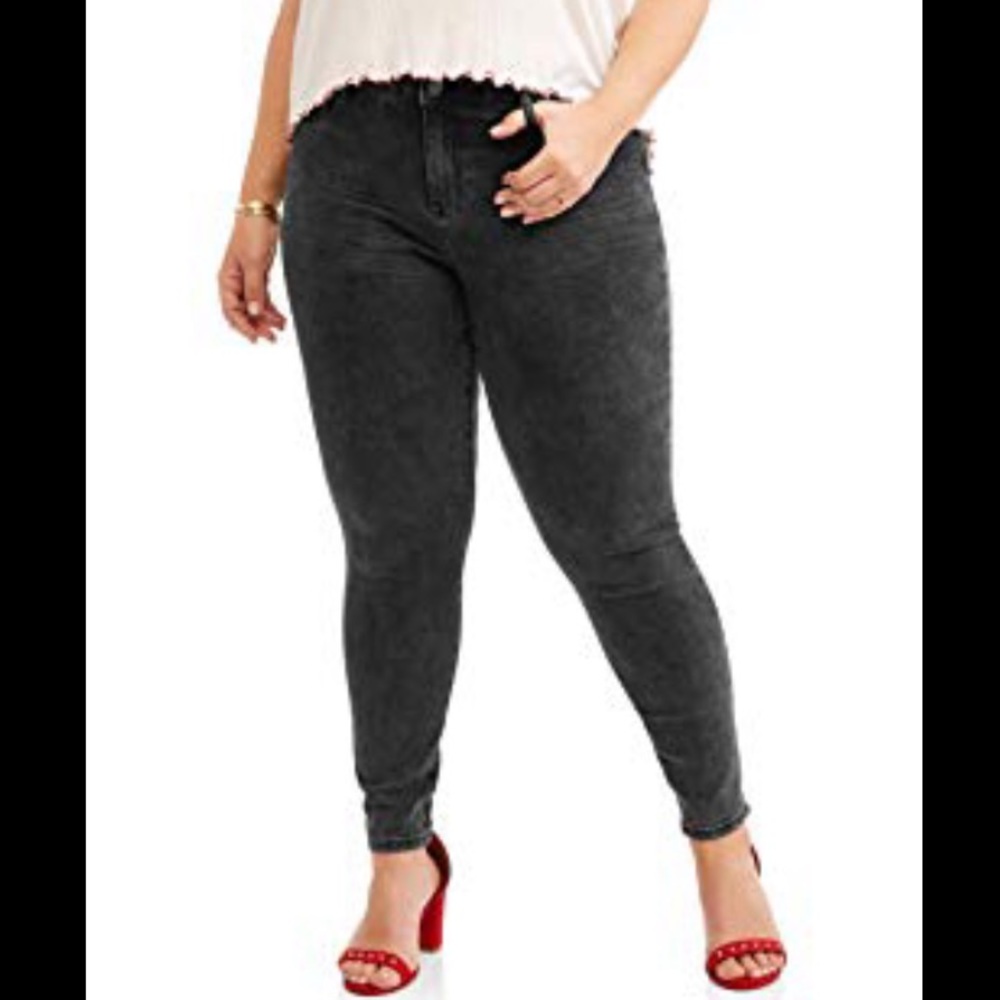 🎉 HP 🎉 NWOT High Waist Distressed Jeans size 16